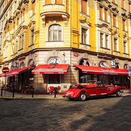 Oldtimer tour door Praag in een Mercedes-Benz 770 cabriolet