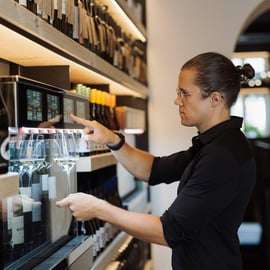 Wijnproeverij Praag met Enomatic-automaten en tapas