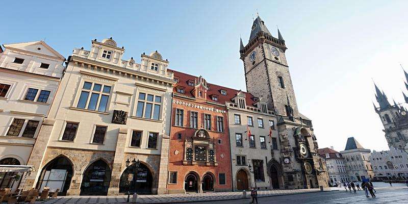 Oude stadhuis en astronomische klok