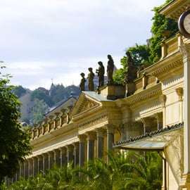Praag: Karlovy Vary & Loket-tour met warmwaterbronnen & kasteel