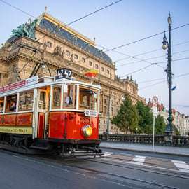 Praag: Hop-on Hop-Off Historisch Tram Ticket voor Lijn 42