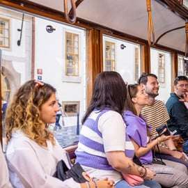 Praag: Hop-on Hop-Off Historisch Tram Ticket voor Lijn 42