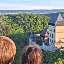 Ballonvaart bij Praag: kastelen, champagne en picknick