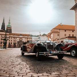 Oldtimer tour door Praag in een Mercedes-Benz 770 cabriolet