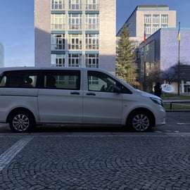 Vliegveld Praag: Privétransfer naar het centrum per minibus