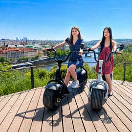 E-scooter tour Praag met zadel: dikke banden of gewoon