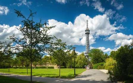 Praag: Petřín uitkijktoren en spiegeldoolhof toegangsbewijs