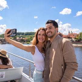 Rondvaart Praag op een elektrische catamaran