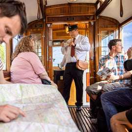 Praag: Hop-on Hop-Off Historisch Tram Ticket voor Lijn 42