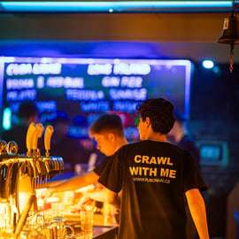 Praag: kroegentocht en internationaal feest