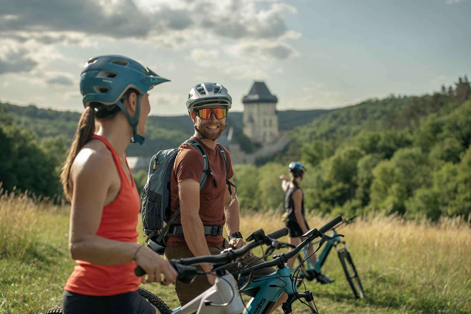 E-bike dagtrip vanuit Praag: Het machtige kasteel Karlstejn