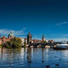 Praag: Avond Vltava rivier Eco Cruise met Prosecco