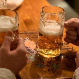 Praag: Bier en wijn spabad met zoutgrot ervaring