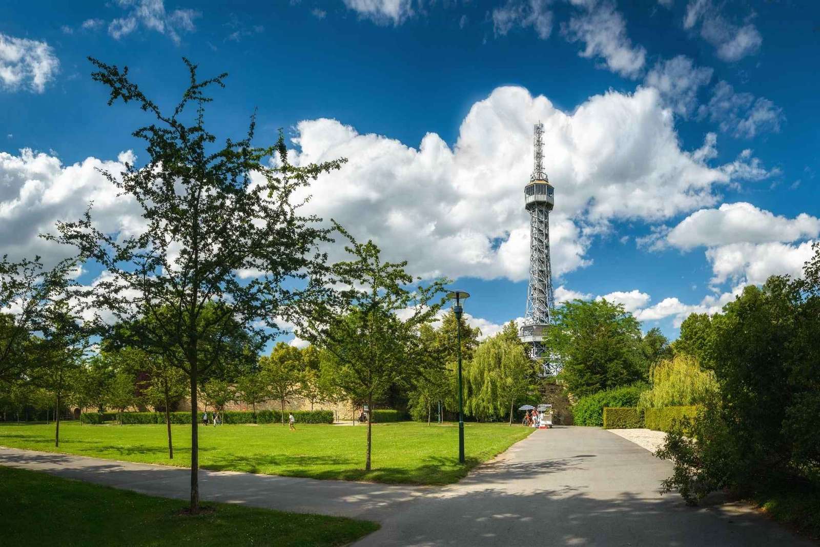Praag: Petřín uitkijktoren en spiegeldoolhof toegangsbewijs