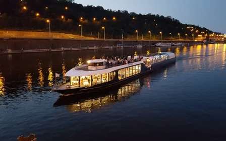 Praag: Stadsrondleiding en Dinner Cruise met ophaalservice vanaf je hotel